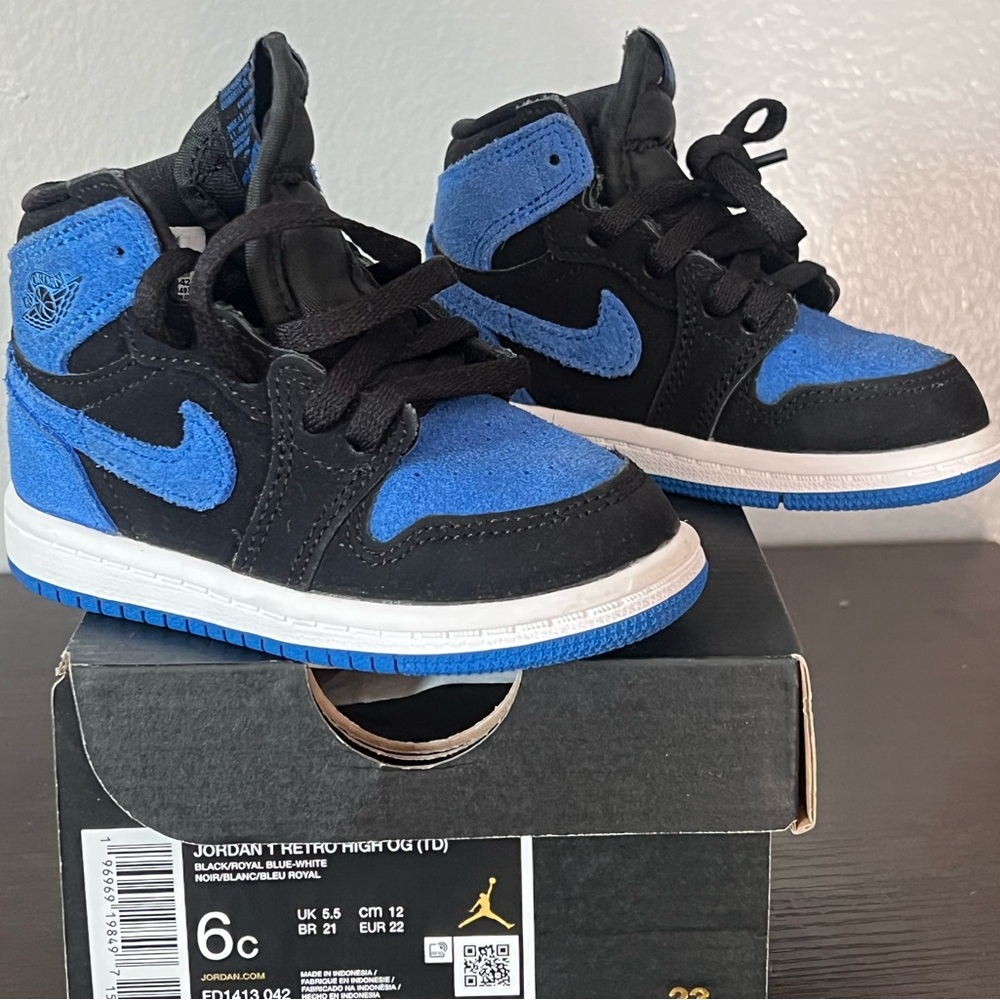 Toddler Jordan 1’s Retro High OG TD, Royal blue & black. Size 6C